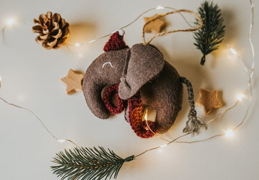 Ornament de Brad-Elefant cu caciula si fular