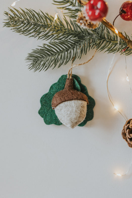 Ornament brad- ghinduta