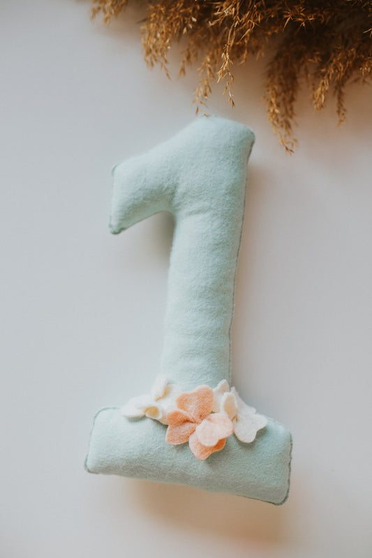 Cifra Aniversara" Blossom flowers"