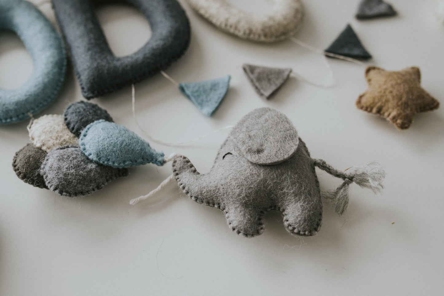 Ghirlanda nume " The dreamer elephant"